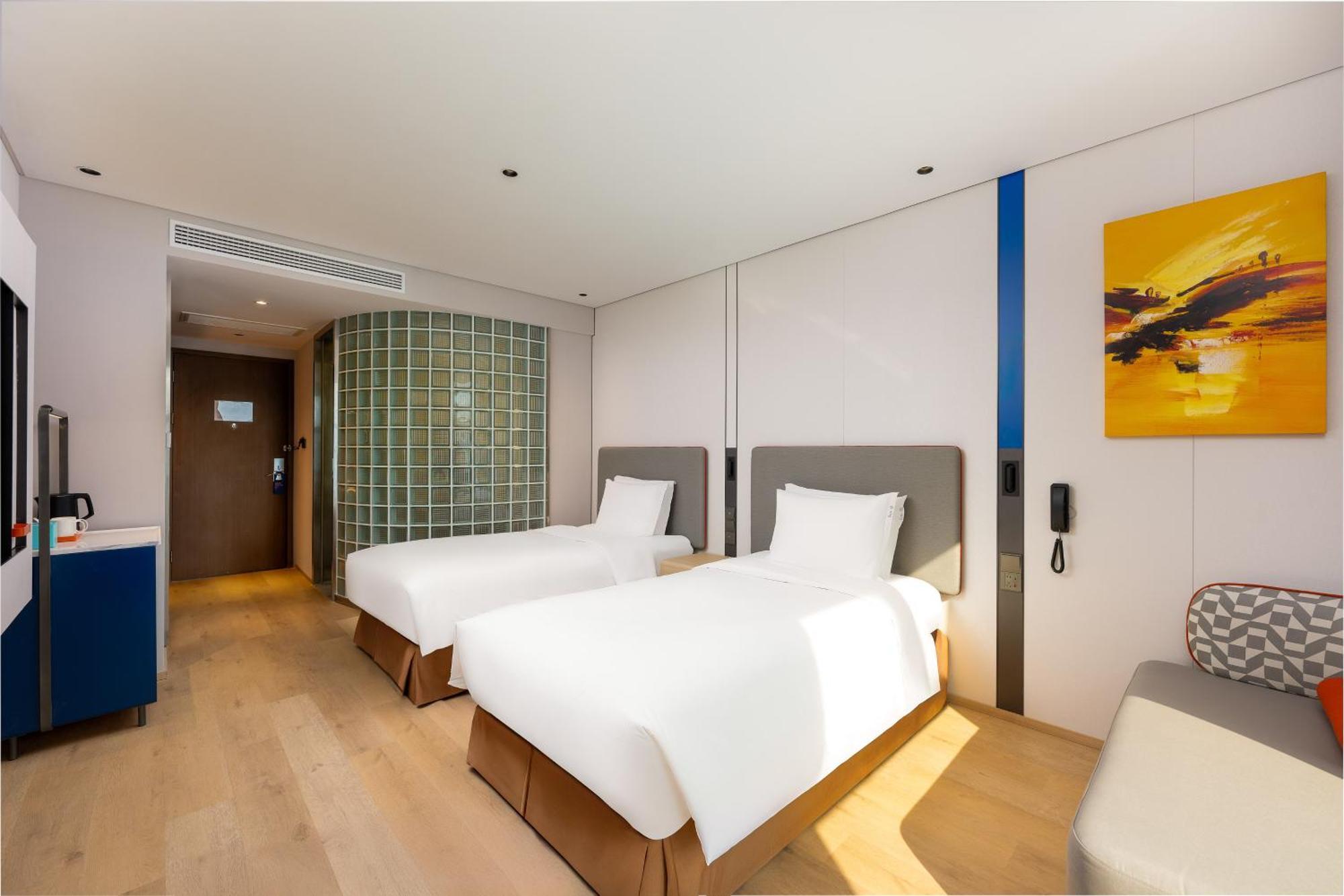 Holiday Inn Express Hangzhou Huanglong Exterior photo