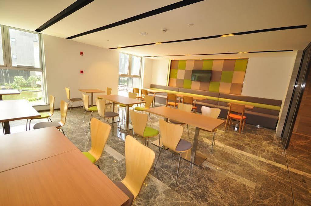 Holiday Inn Express Hangzhou Huanglong Exterior photo