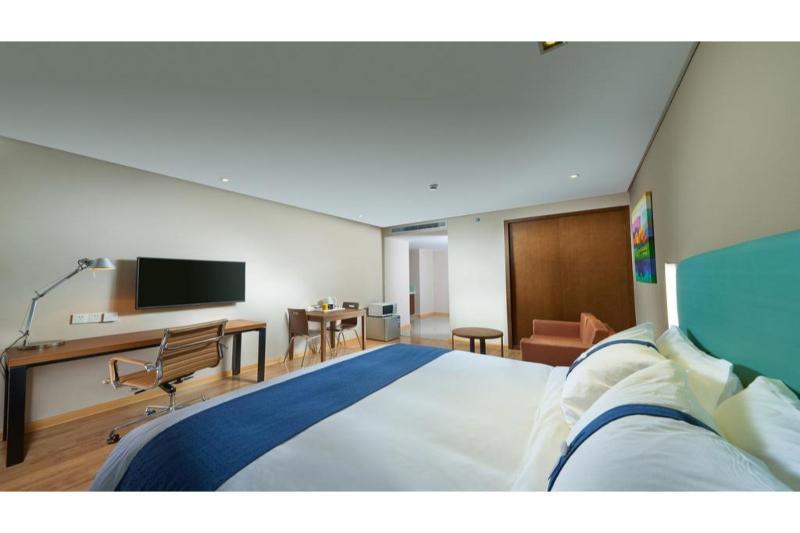 Holiday Inn Express Hangzhou Huanglong Exterior photo